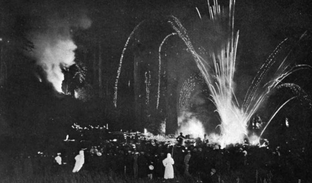 The Cremation of Care, photographed in 1907. Robed figures, the lake, the effigy. They have staged it, in some form, since 1881. (photo: Gabriel Moulin)